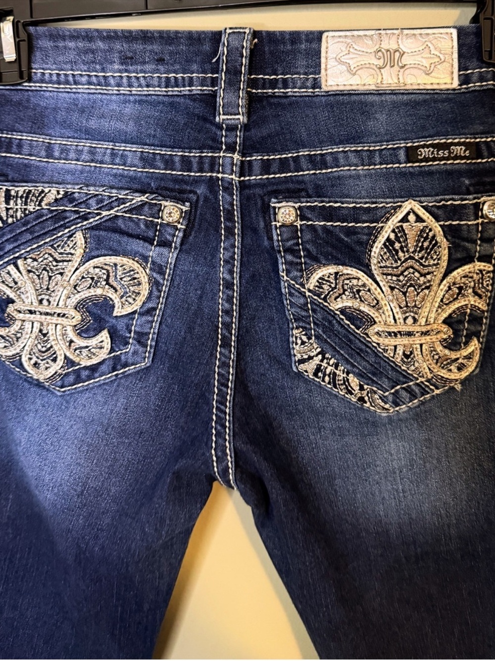 Gorgeous Miss Me Mid-Rise Easy Skinny Jeans With Embellished Pockets 31” Inseam